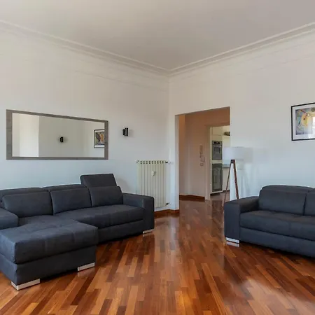 Guesthost - Bright In Metro San Giovanni * Rom