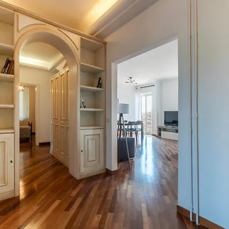 Guesthost - Bright In Metro San Giovanni *