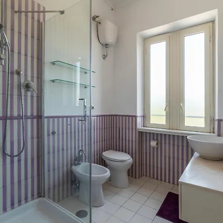 Guesthost - Bright In Metro San Giovanni Rom