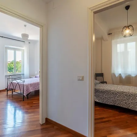 Lejlighed Guesthost - Bright In Metro San Giovanni Rom