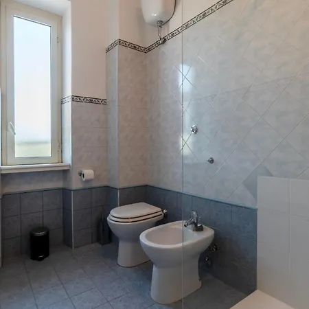 Guesthost - Bright In Metro San Giovanni * Rom